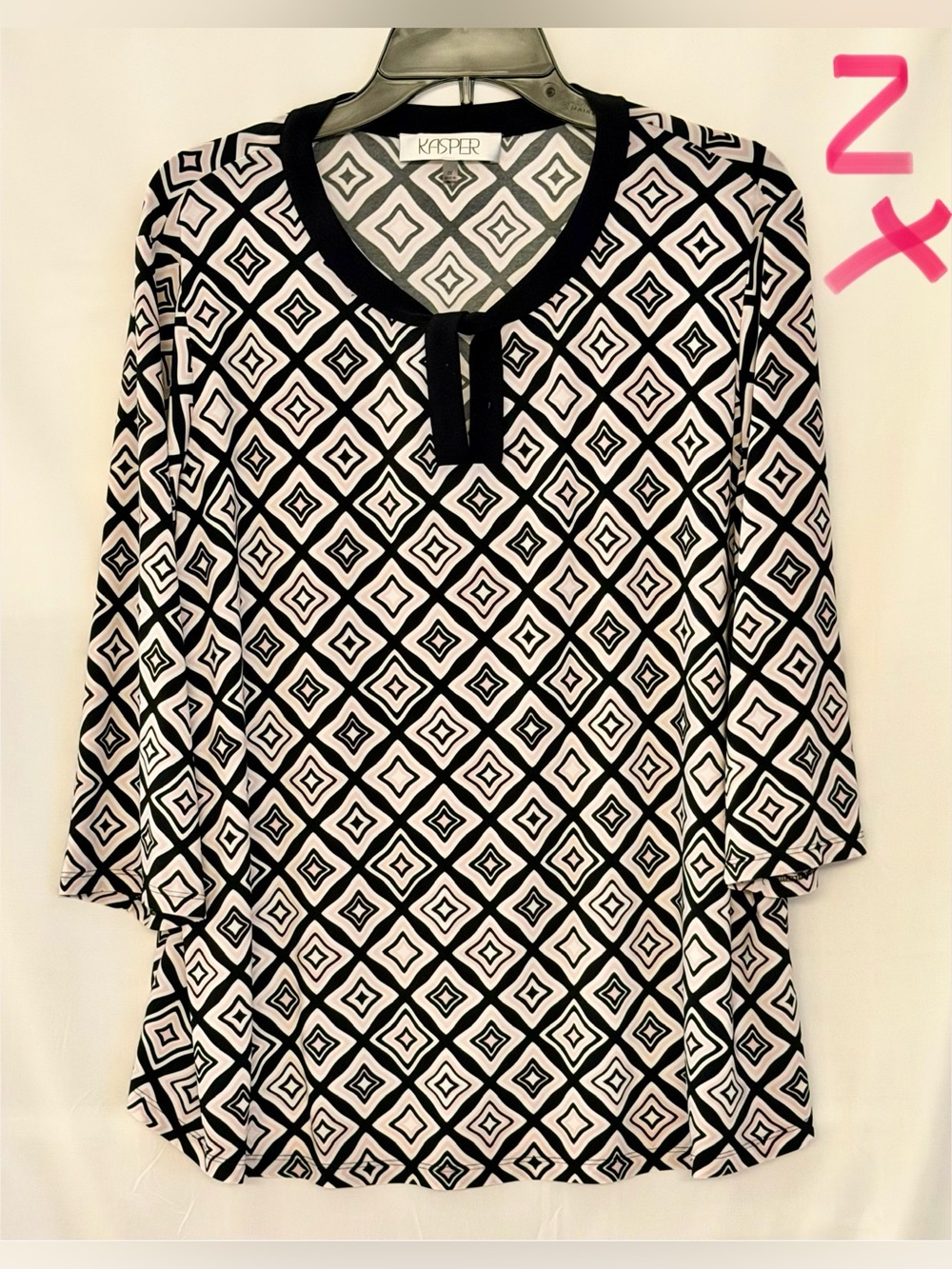Kasper Black and White Geometric Long Sleeve Top